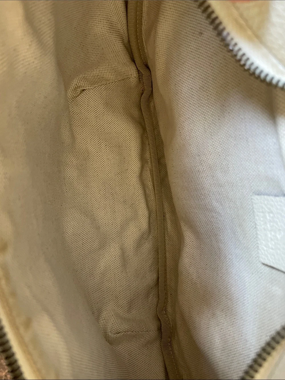 Gucci White Leather Belt Bag with Green and Red Web